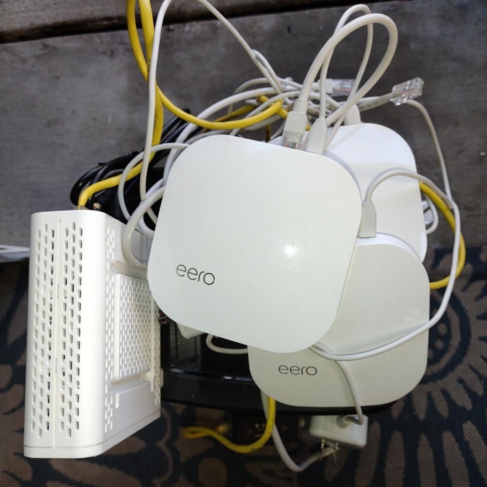 HOME WI-FI SYSTEM BY EERO